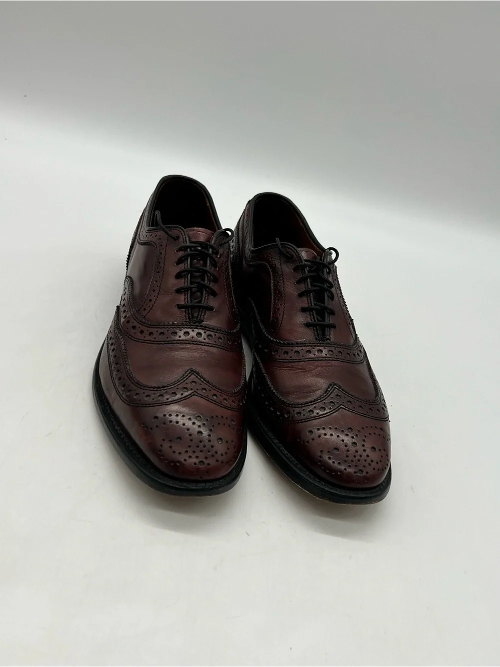 Allen Edmonds McAllister Men 7.5D Burgundy Leather Wingtip Oxfords Dress Shoes.